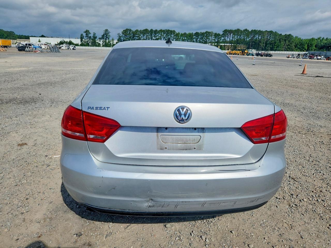 2013 Volkswagen Passat - Фото 6