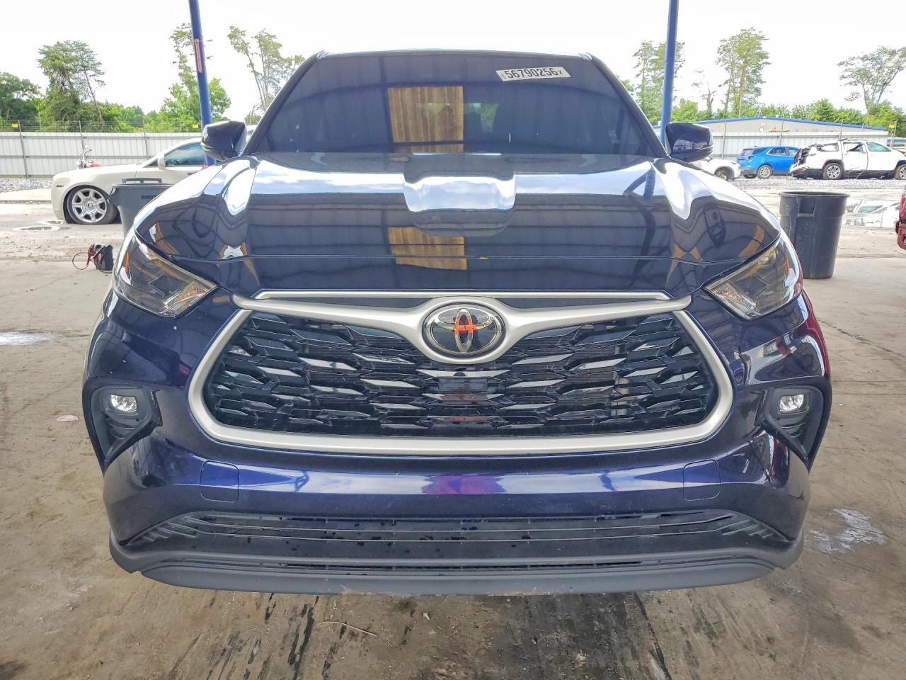 2022 Toyota Highlander Le - Image 5