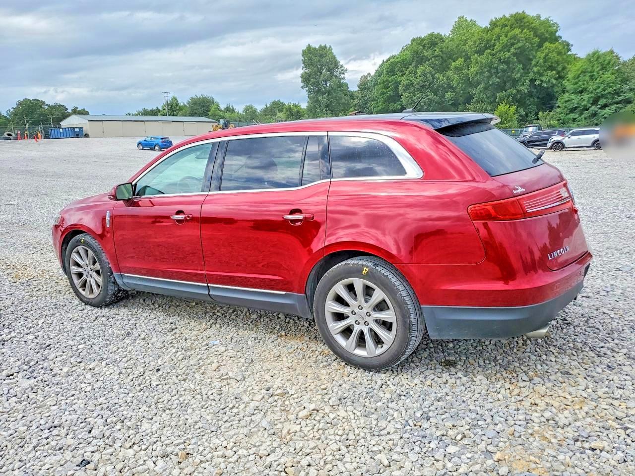 2014 Lincoln Mkt - Фото 2