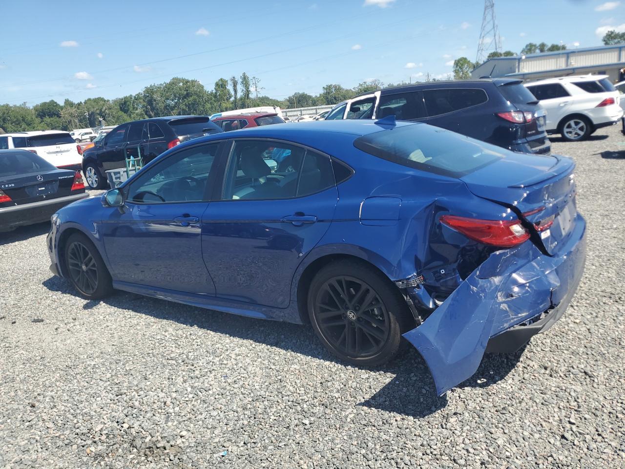 2026 Toyota Camry - Фото 2