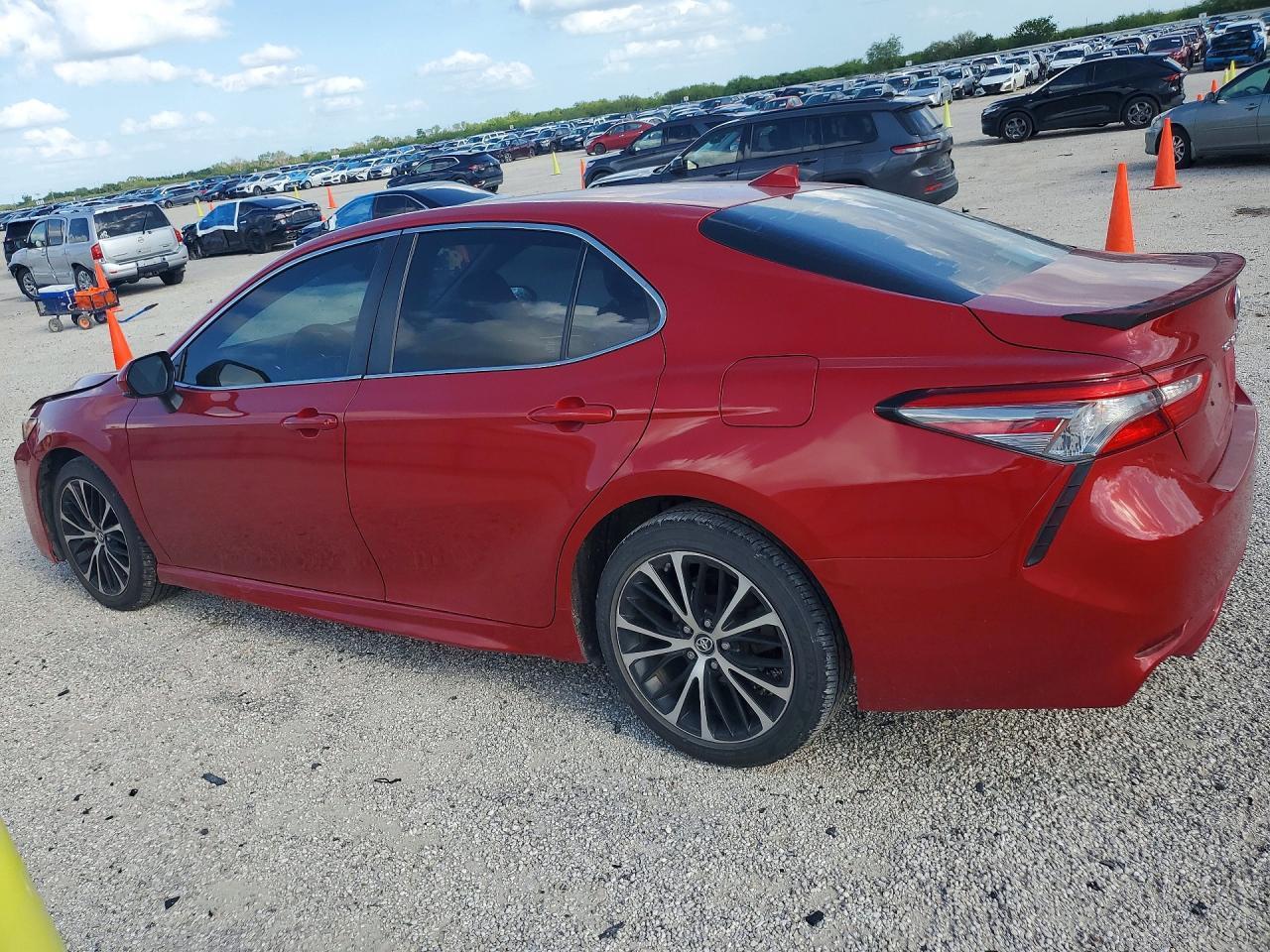 2019 Toyota Camry Se - Фото 2