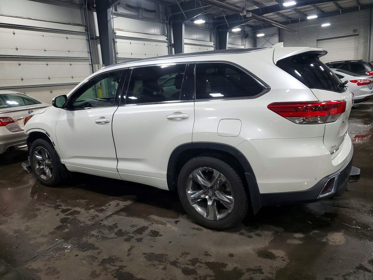 2018 Toyota Highlander Limited Platinum - Фото 2