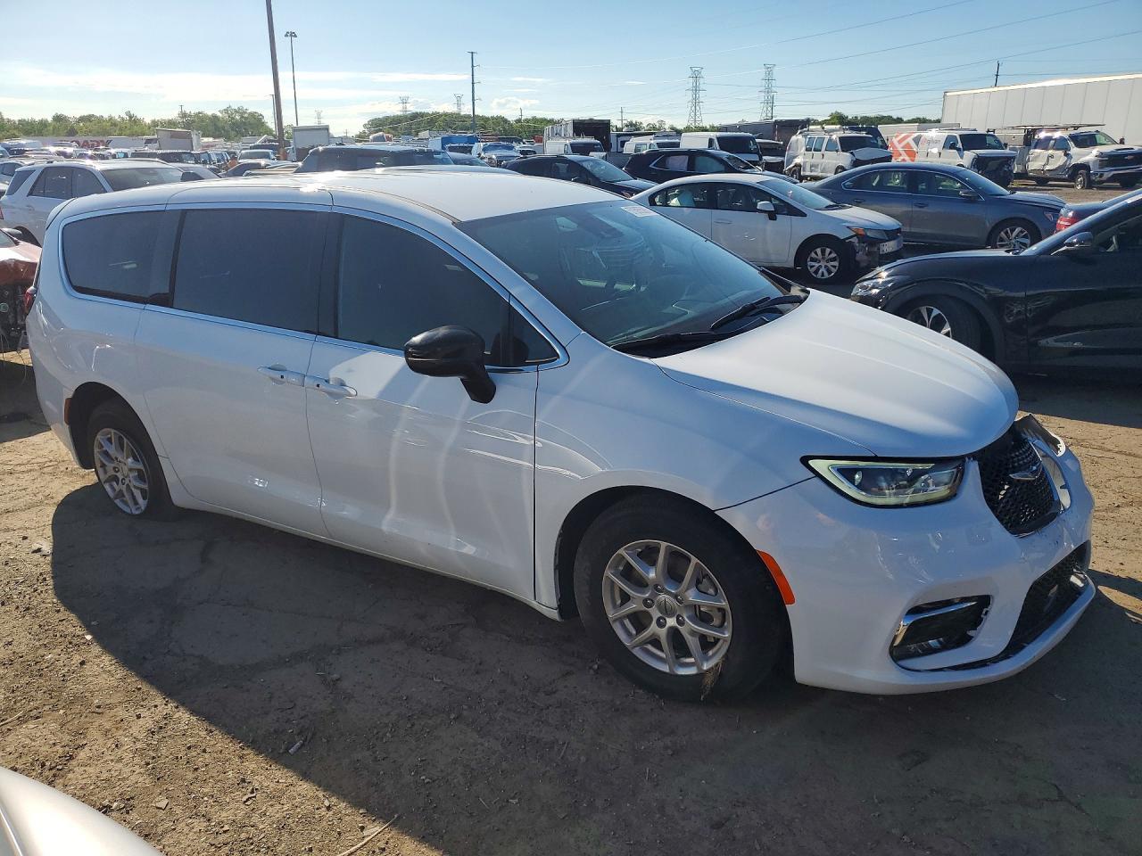 2025 Chrysler Pacifica Select - Image 4