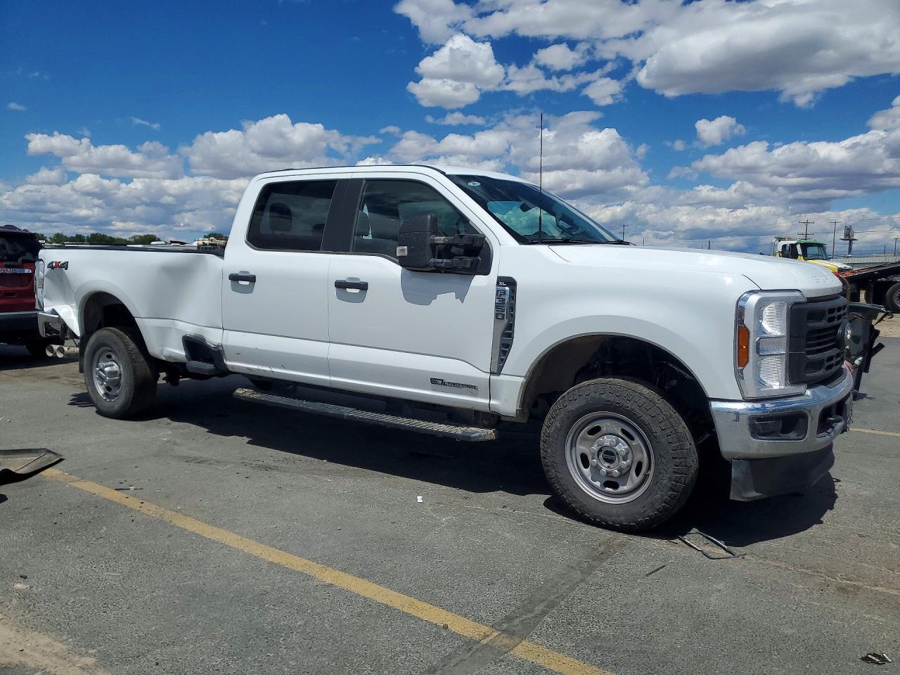 2025 Ford F350 Super Duty - Image 4