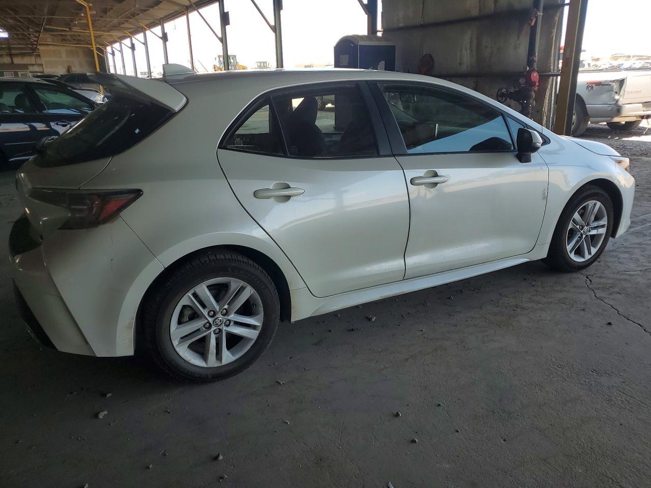 2019 Toyota Corolla Hatchback Se - Image 3