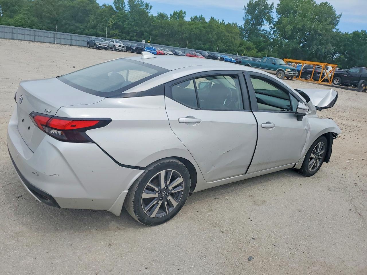 2020 Nissan Versa Sv - Фото 3