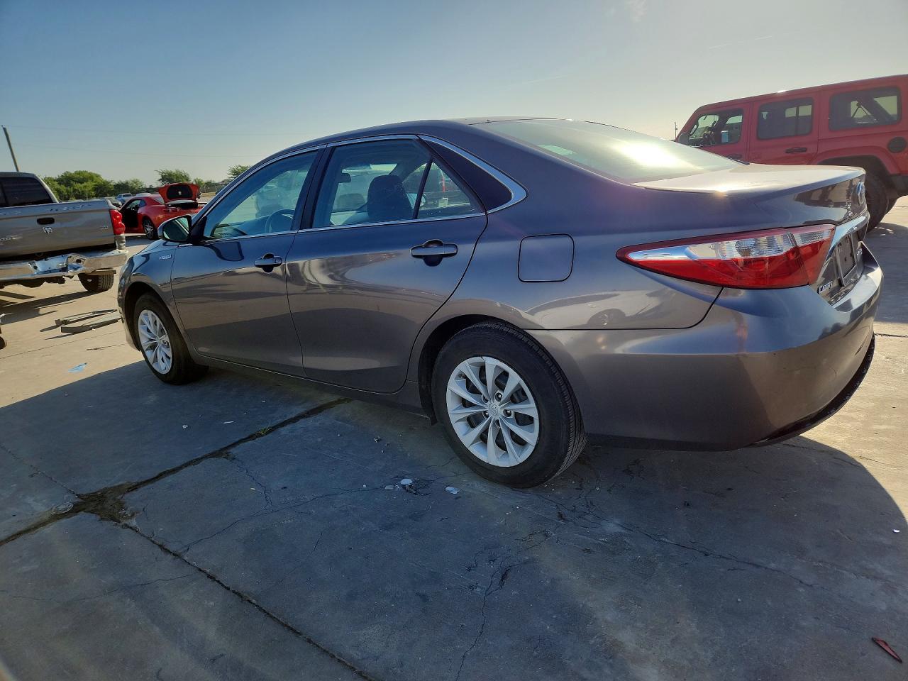 2017 Toyota Camry Hybrid Le - Фото 2