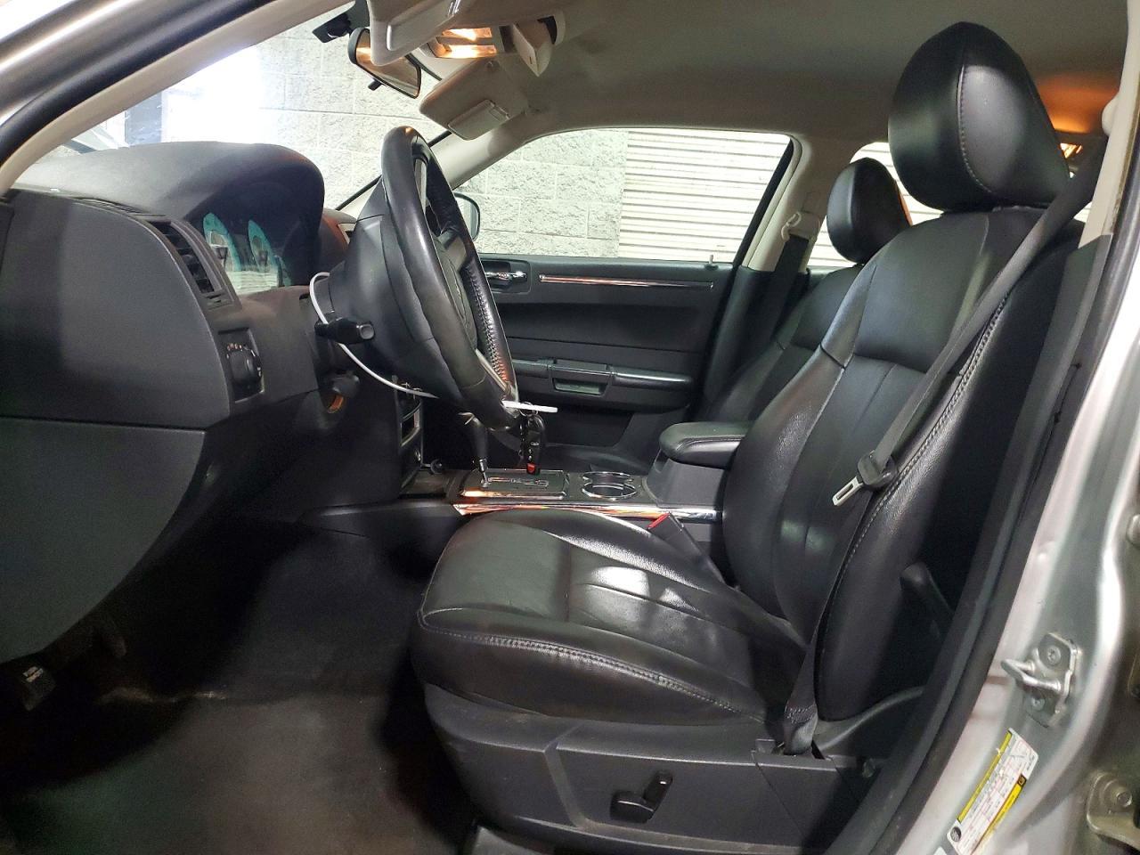 2010 Chrysler 300 Touring - Фото 7