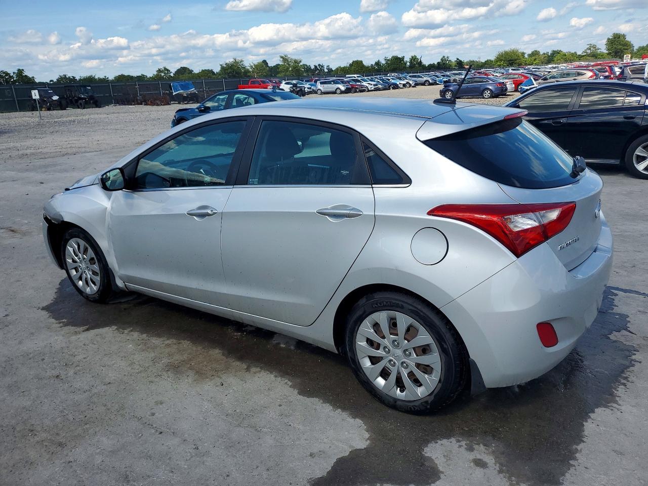 2016 Hyundai Elantra Gt Base - Image 2