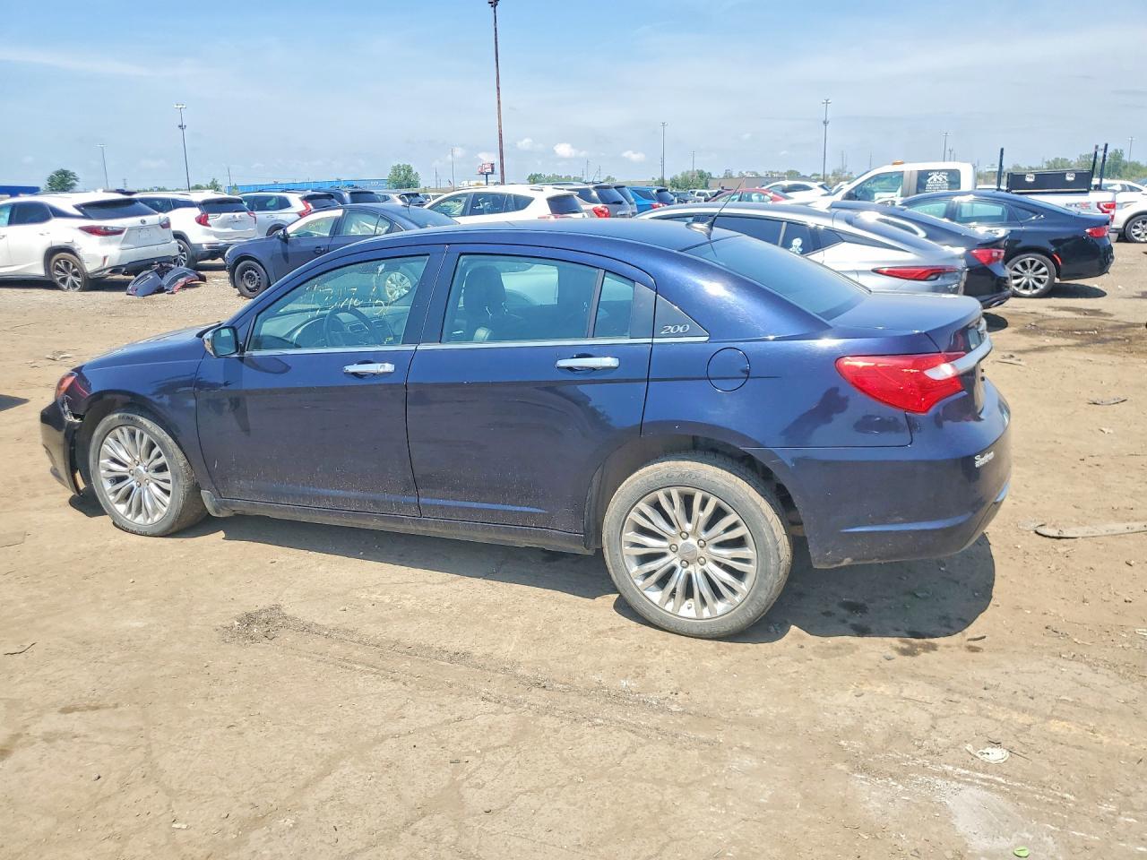 2012 Chrysler 200 Limited - Фото 2