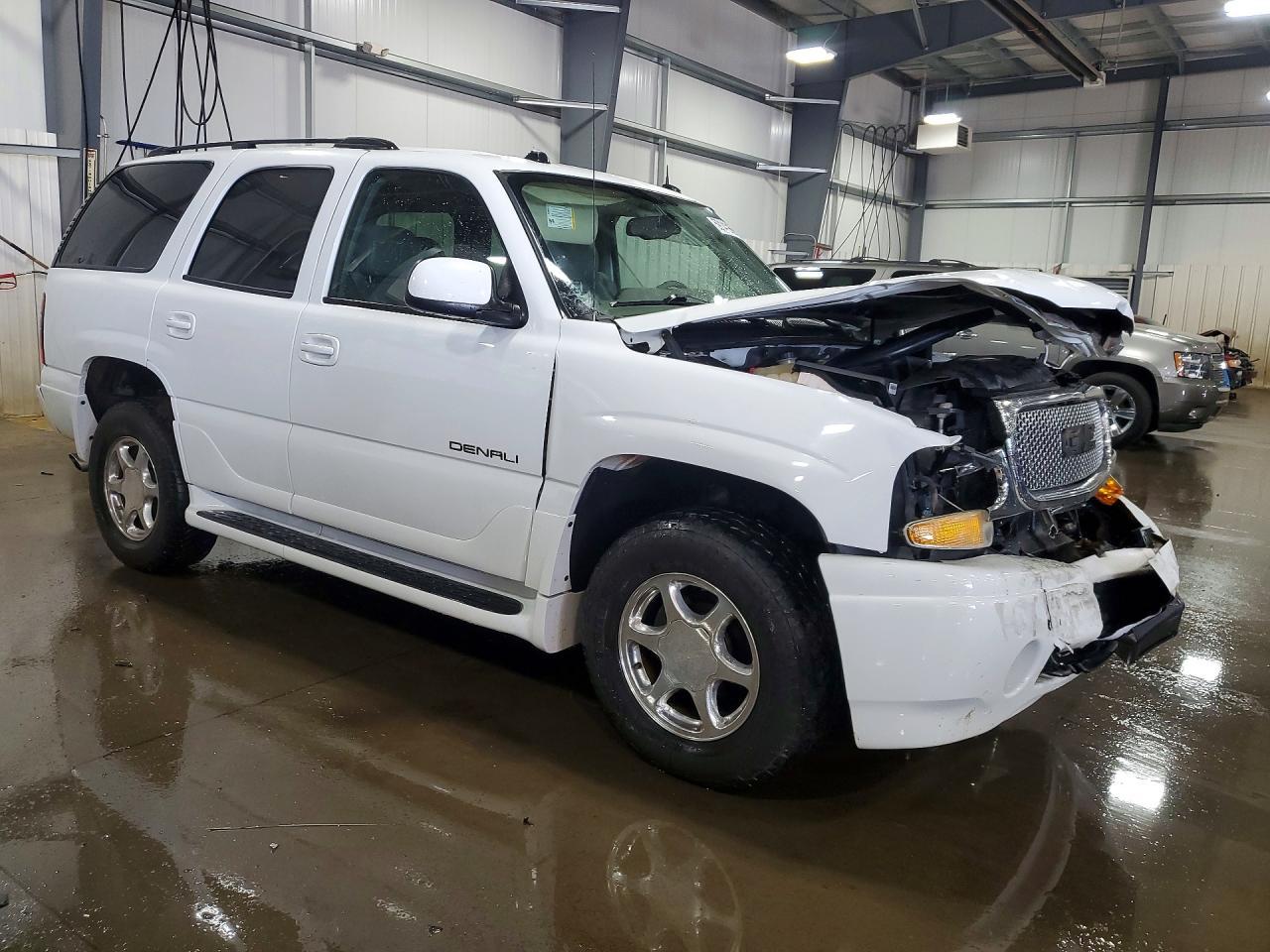 2004 GMC Yukon Denali - Фото 4