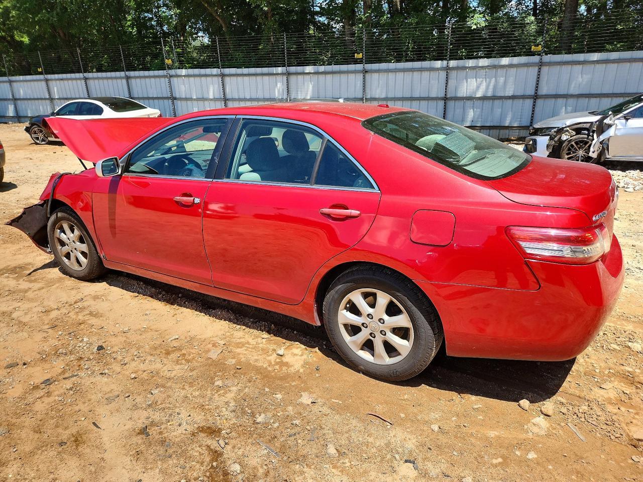 2011 Toyota Camry Le - Image 2