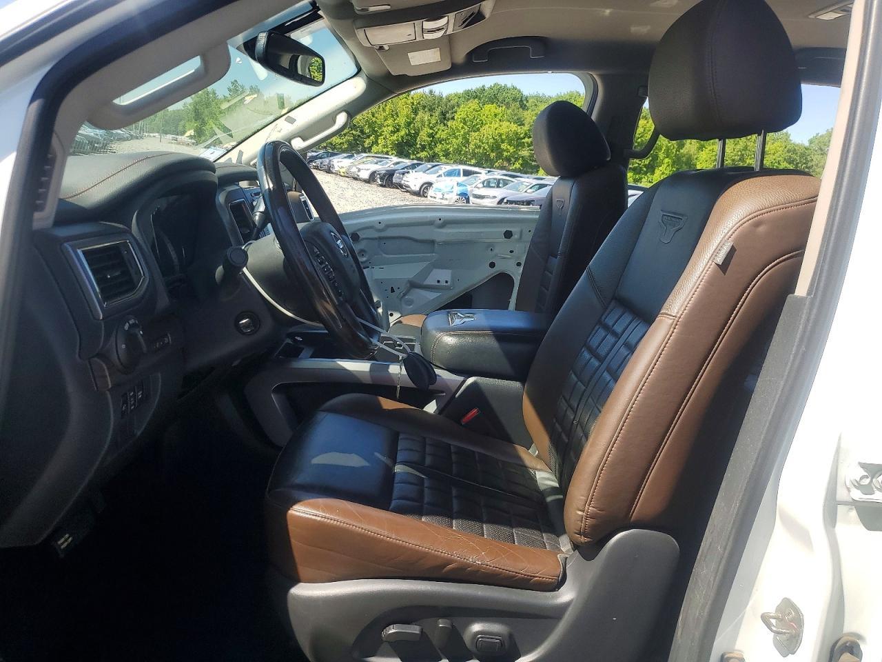2018 Nissan Titan Platinum Reserve - Фото 7