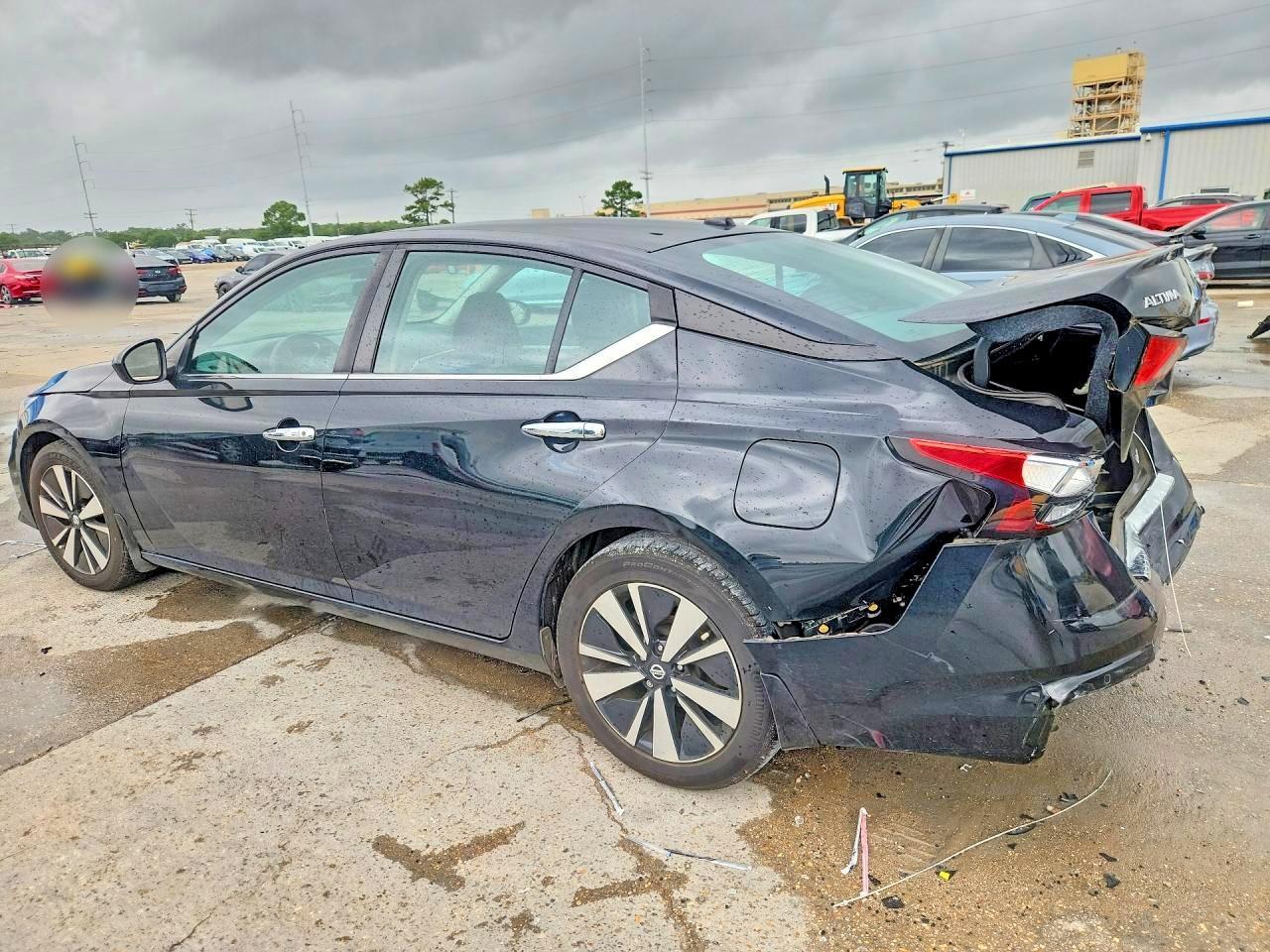 2021 Nissan Altima - Фото 2