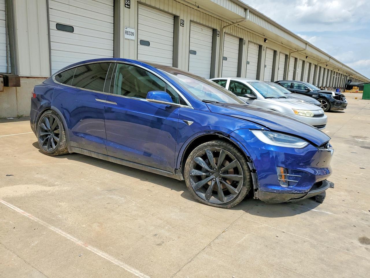 2020 Tesla Model X - Фото 4