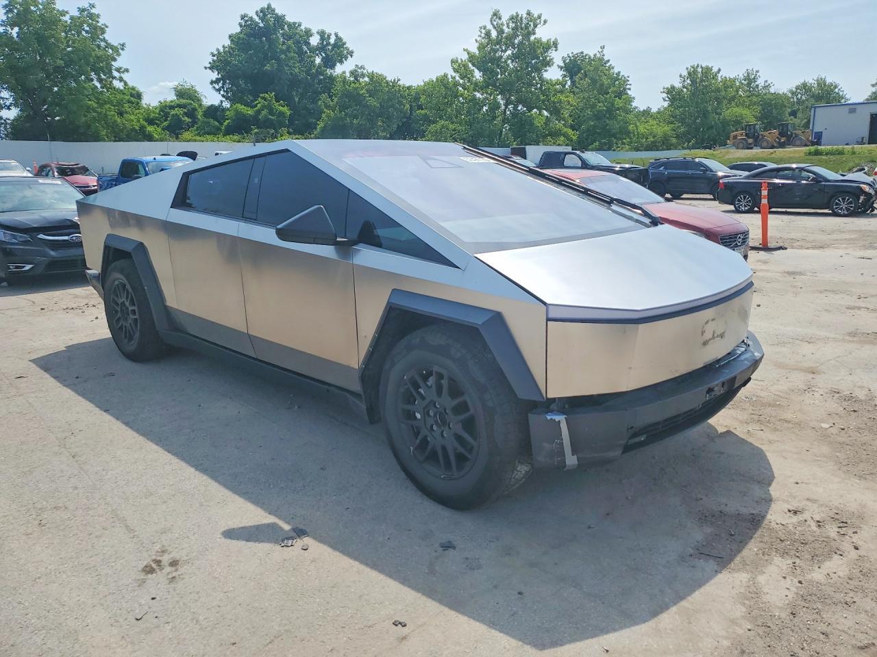 2025 Tesla Cybertruck - Фото 4