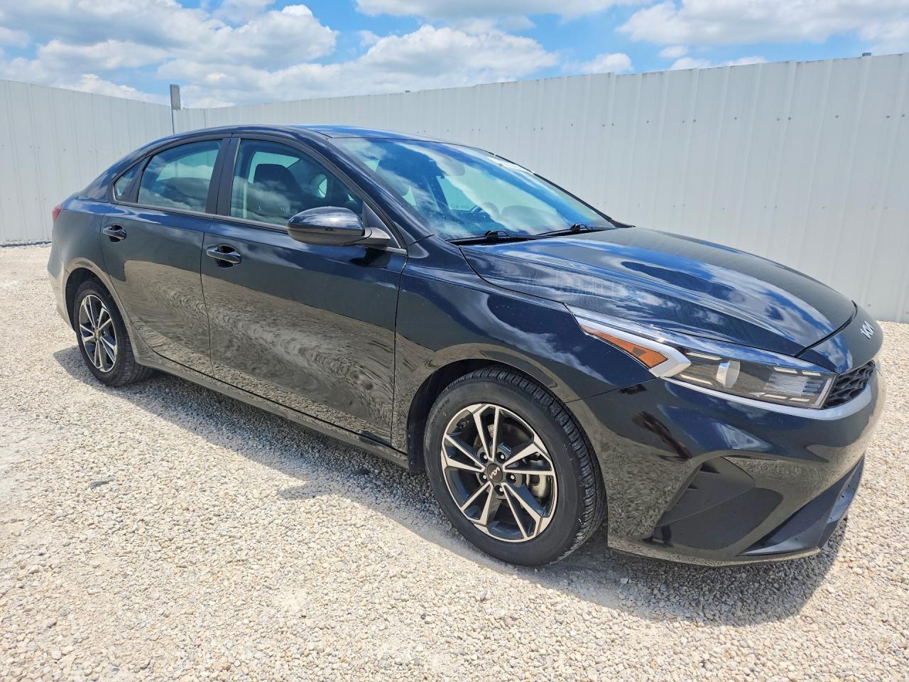 2024 Kia Forte Lxs - Image 4