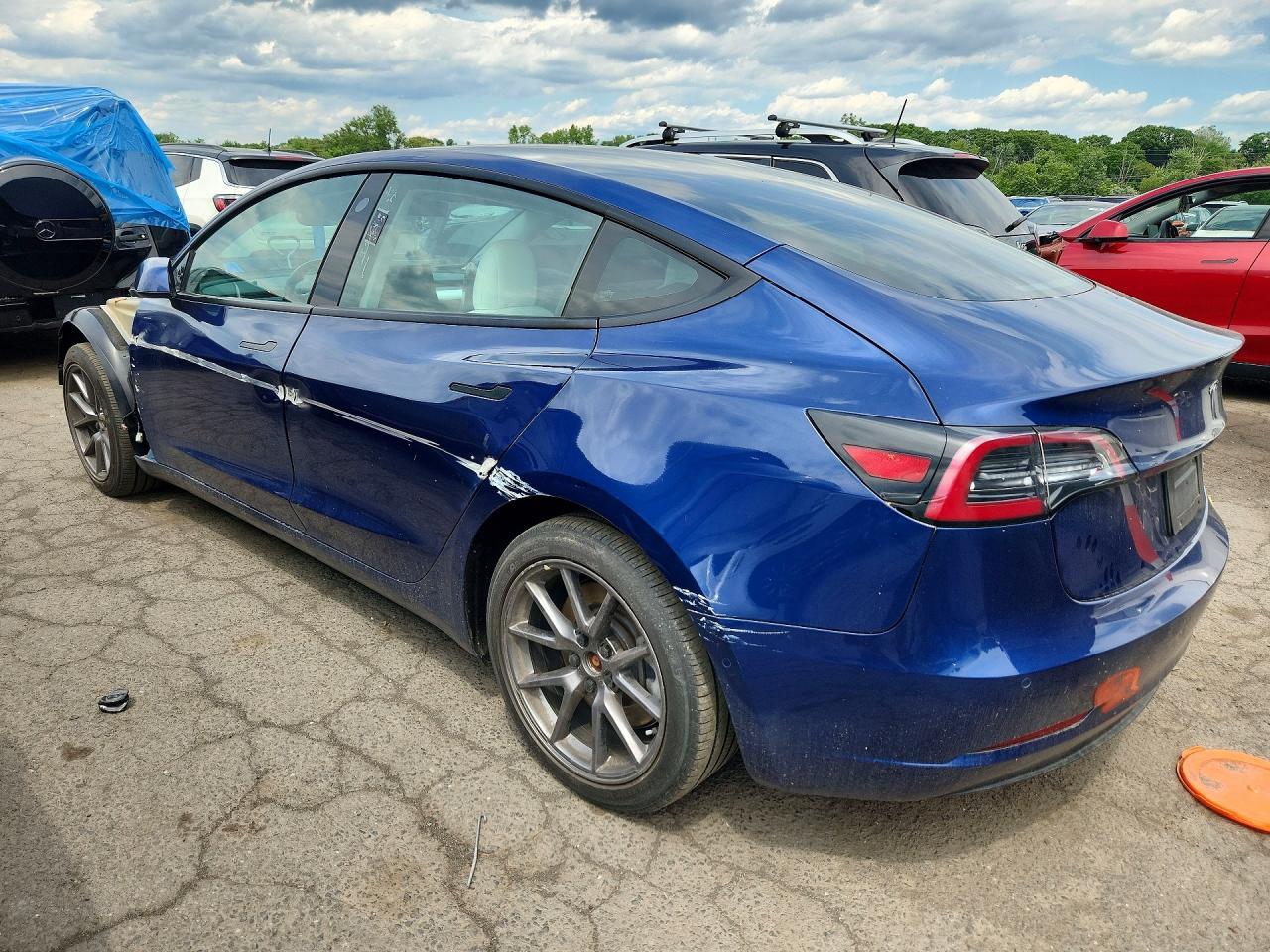 2021 Tesla Model 3 - Фото 2