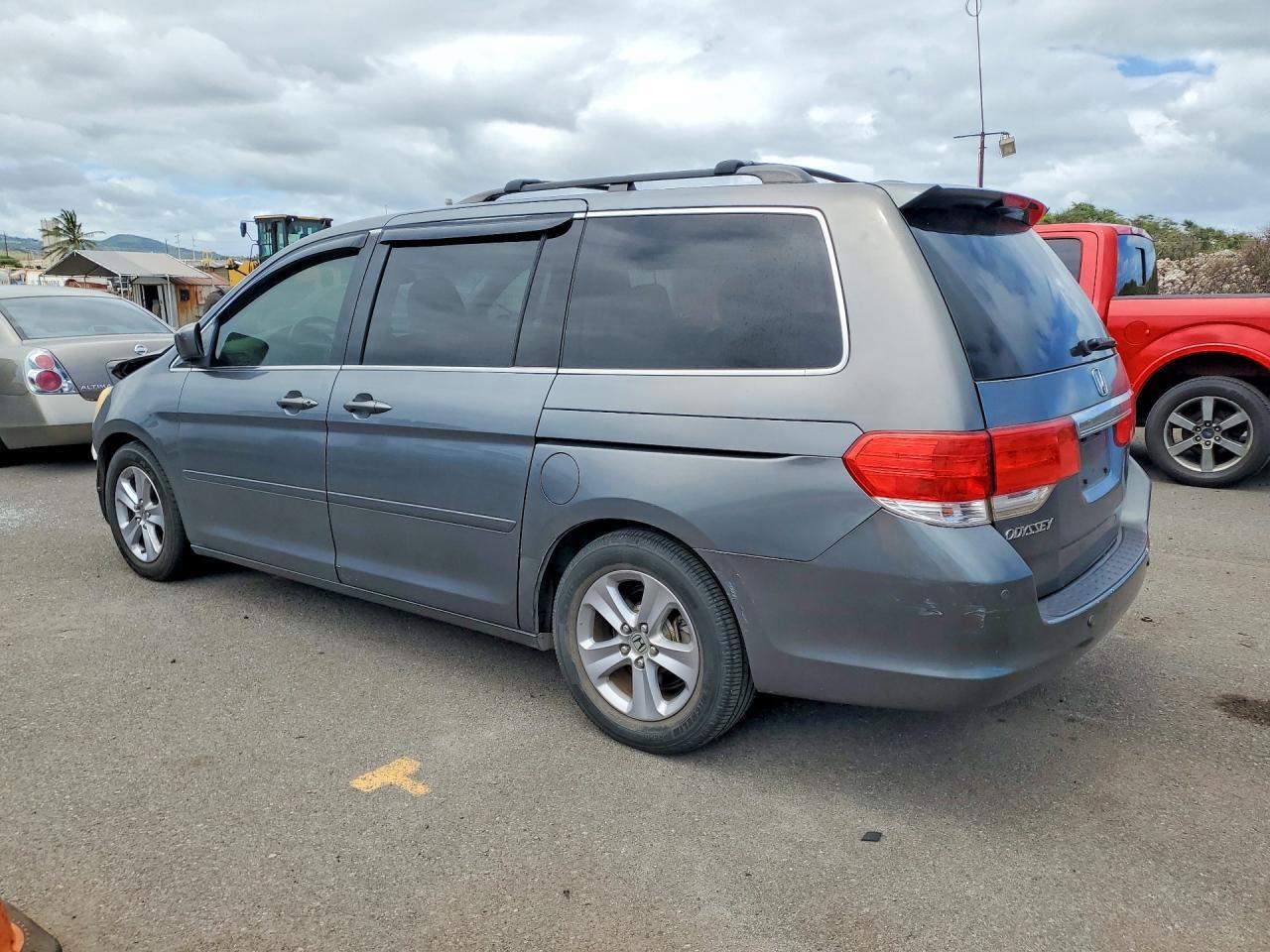 2010 Honda Odyssey Touring - Фото 2