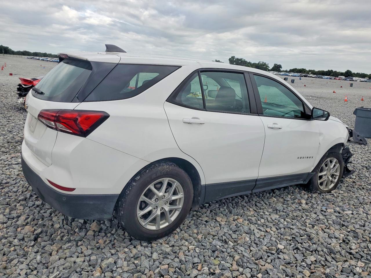 2022 Chevrolet Equinox Ls - Image 3