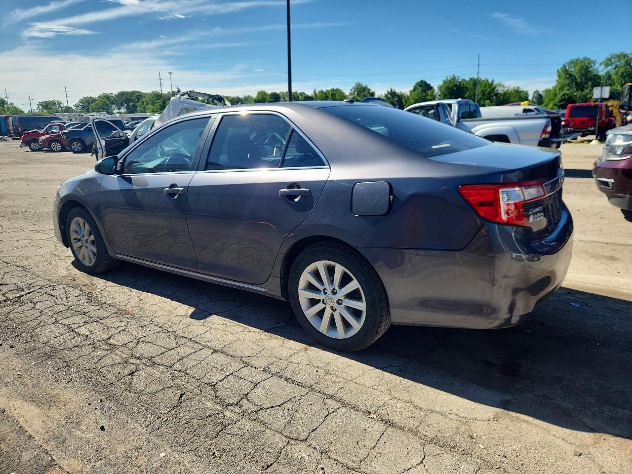2013 Toyota Camry Xle - Image 2