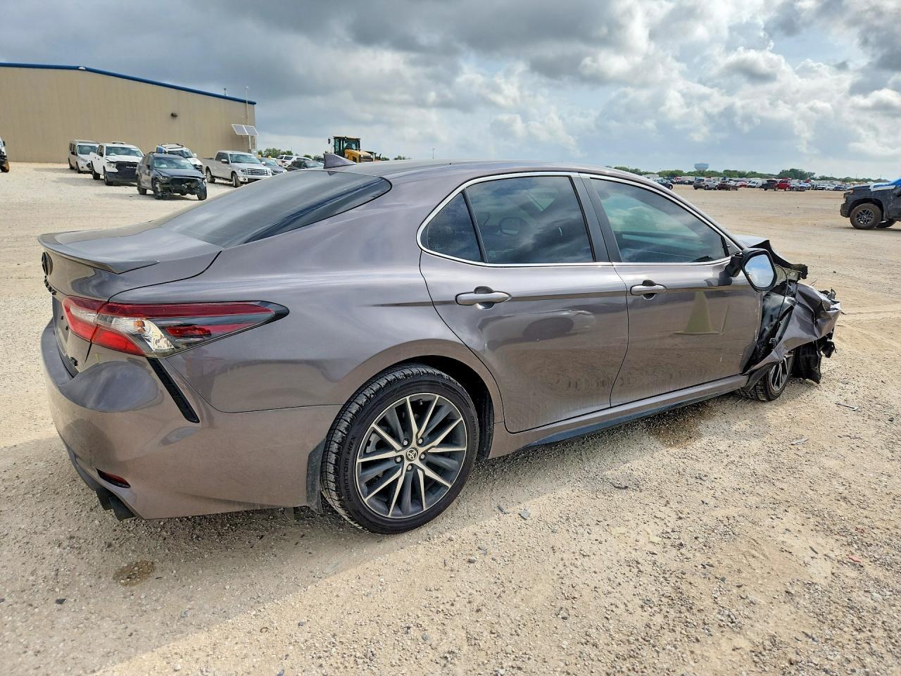 2024 Toyota Camry Se - Фото 3
