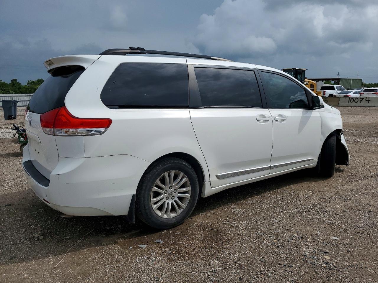 2012 Toyota Sienna Xle 8-Passenger - Фото 3