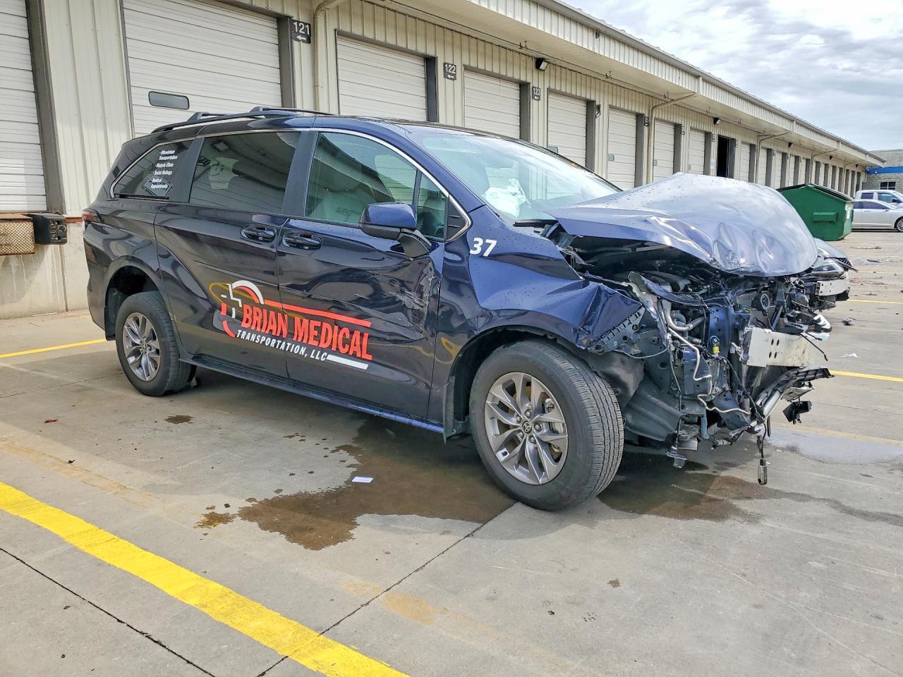 2026 Toyota Sienna Le - Фото 4
