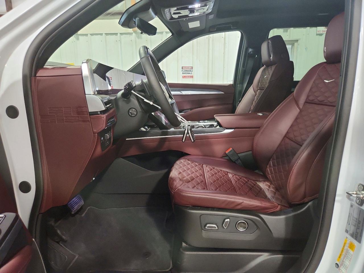 2026 Cadillac Escalade Sport - Фото 7