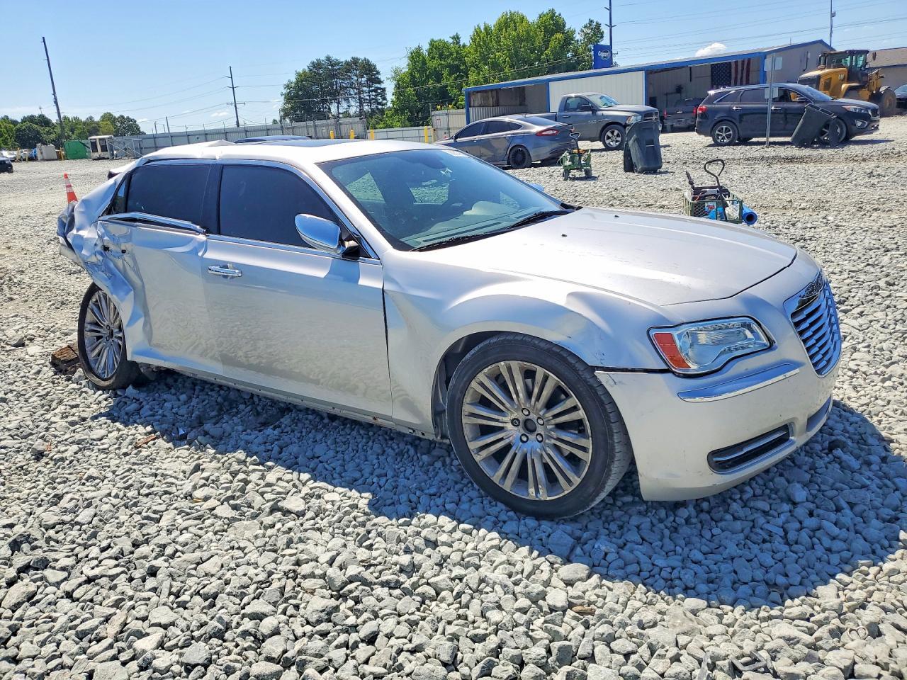 2011 Chrysler 300C - Фото 4
