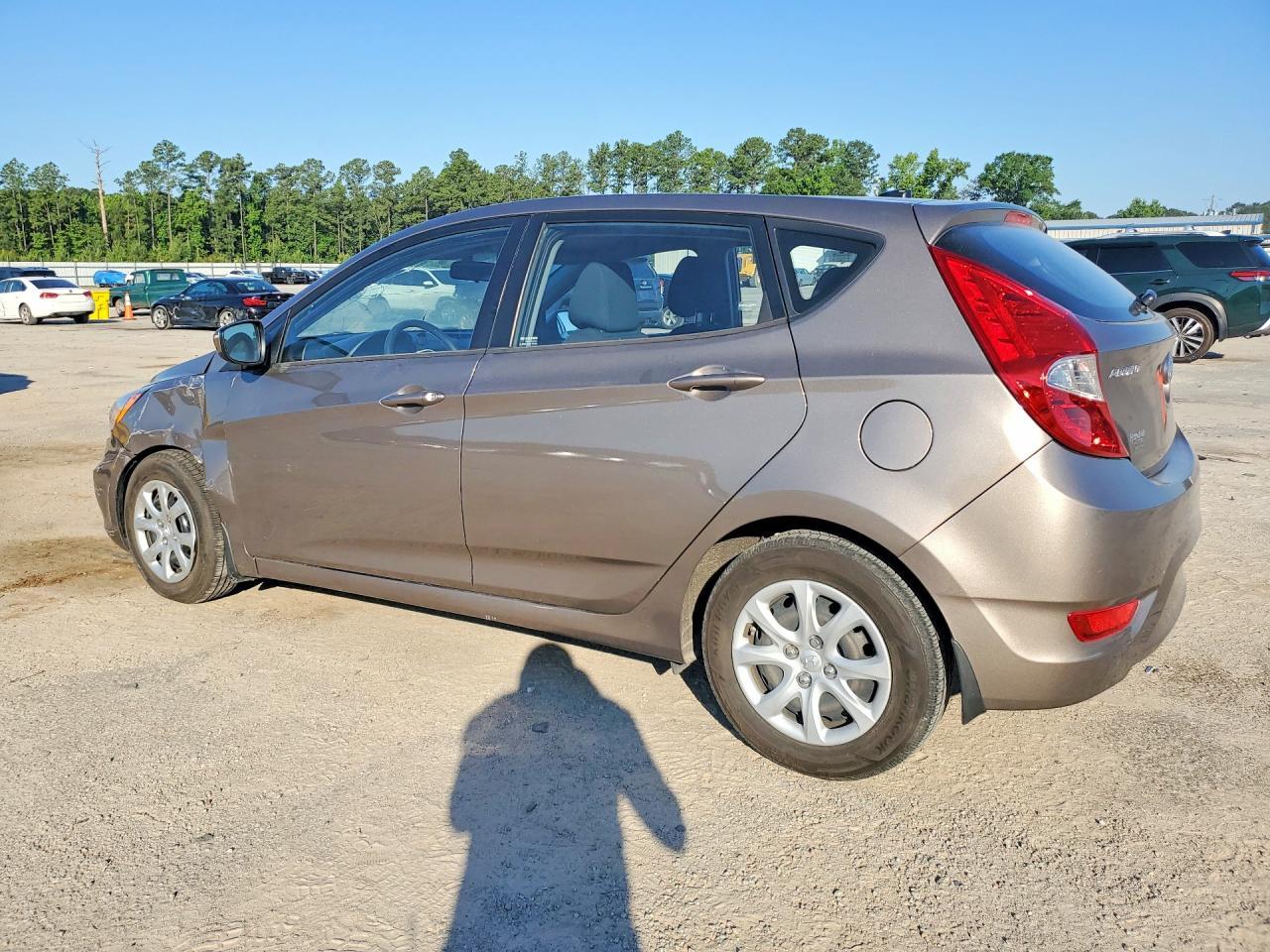 2013 Hyundai Accent Gs - Image 2