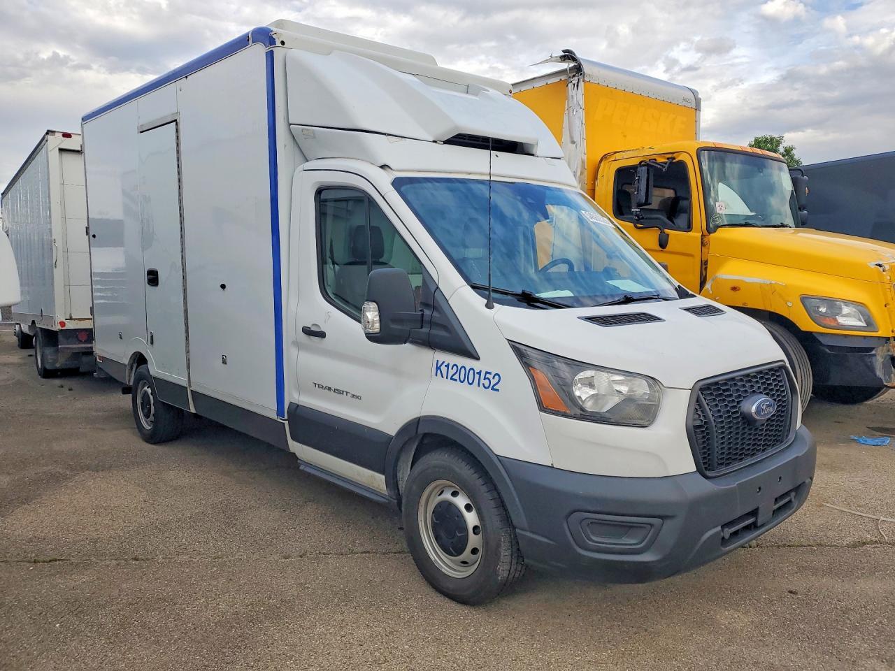2020 Ford Transit Delivery Truck - Image 4