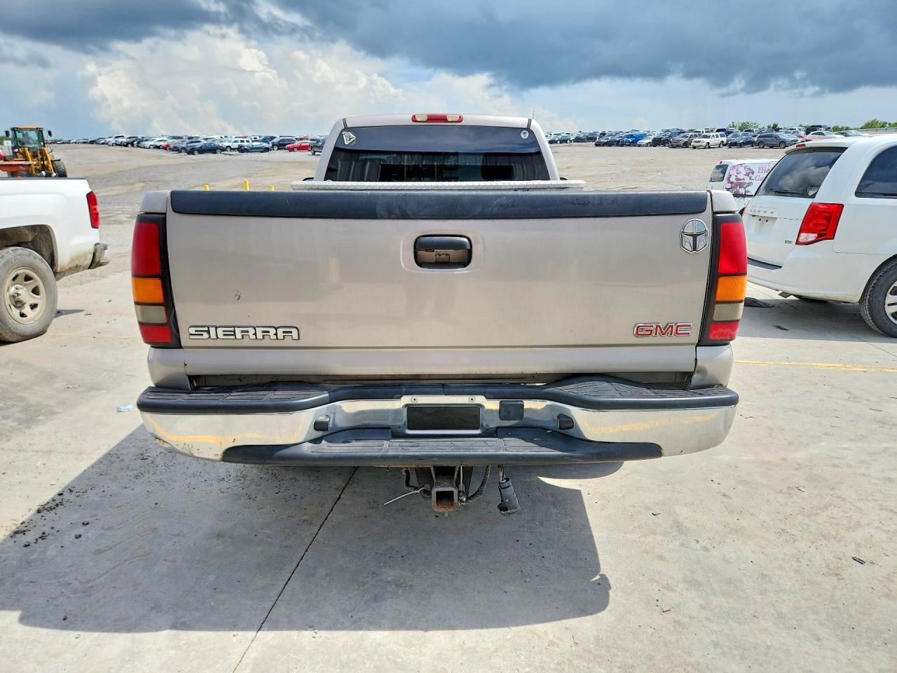 2004 GMC New Sierra C1500 - Image 6