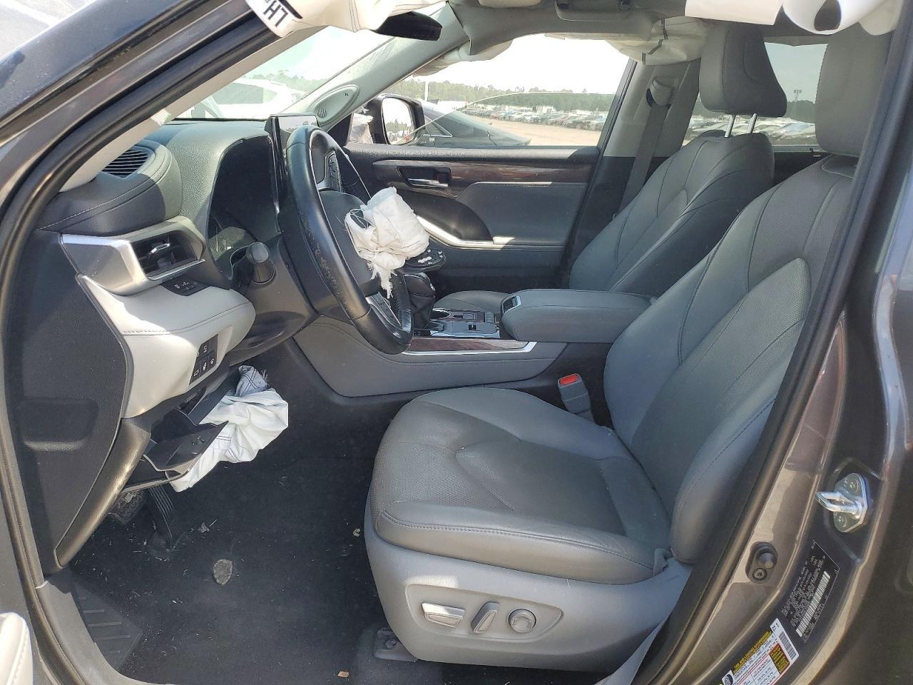 2025 Toyota Highlander - Image 7