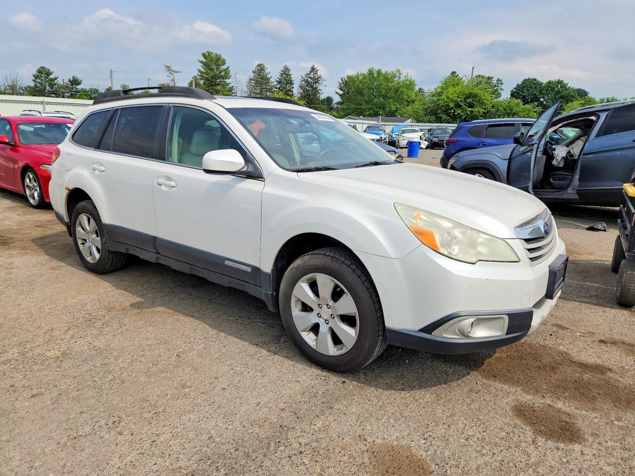 2011 Subaru Outback 2.5I Premium - Image 4