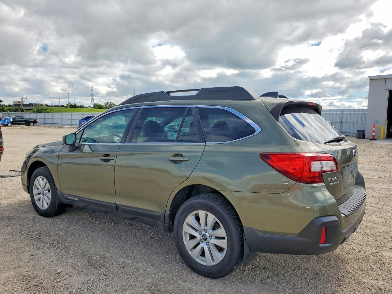 2019 Subaru Outback 2.5I Premium - Фото 2
