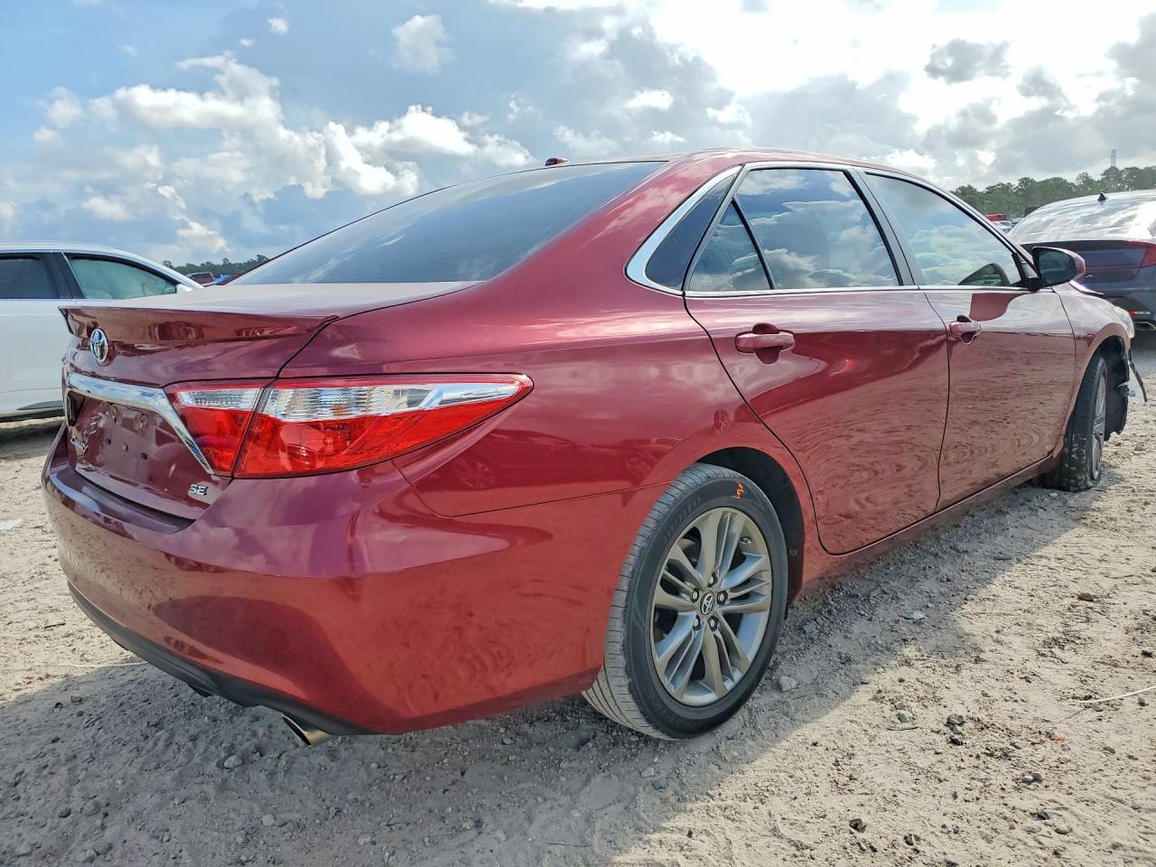 2016 Toyota Camry Se - Фото 3