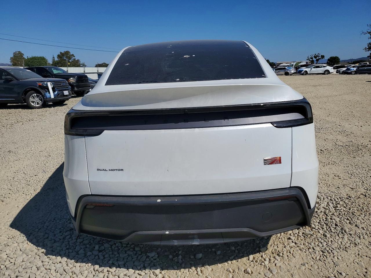 2026 Tesla Model Y - Фото 6