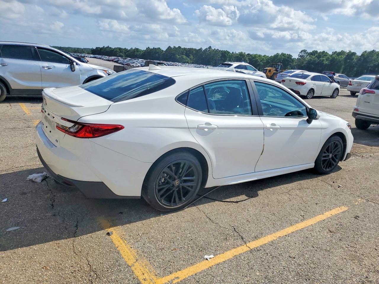 2025 Toyota Camry Se - Фото 3