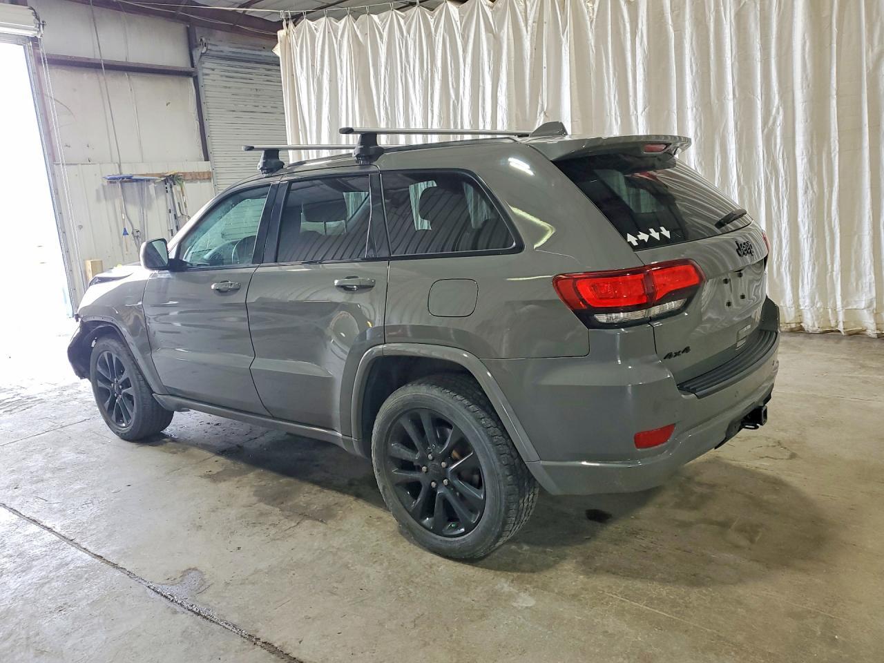 2019 Jeep Grand Cherokee Laredo - Фото 2