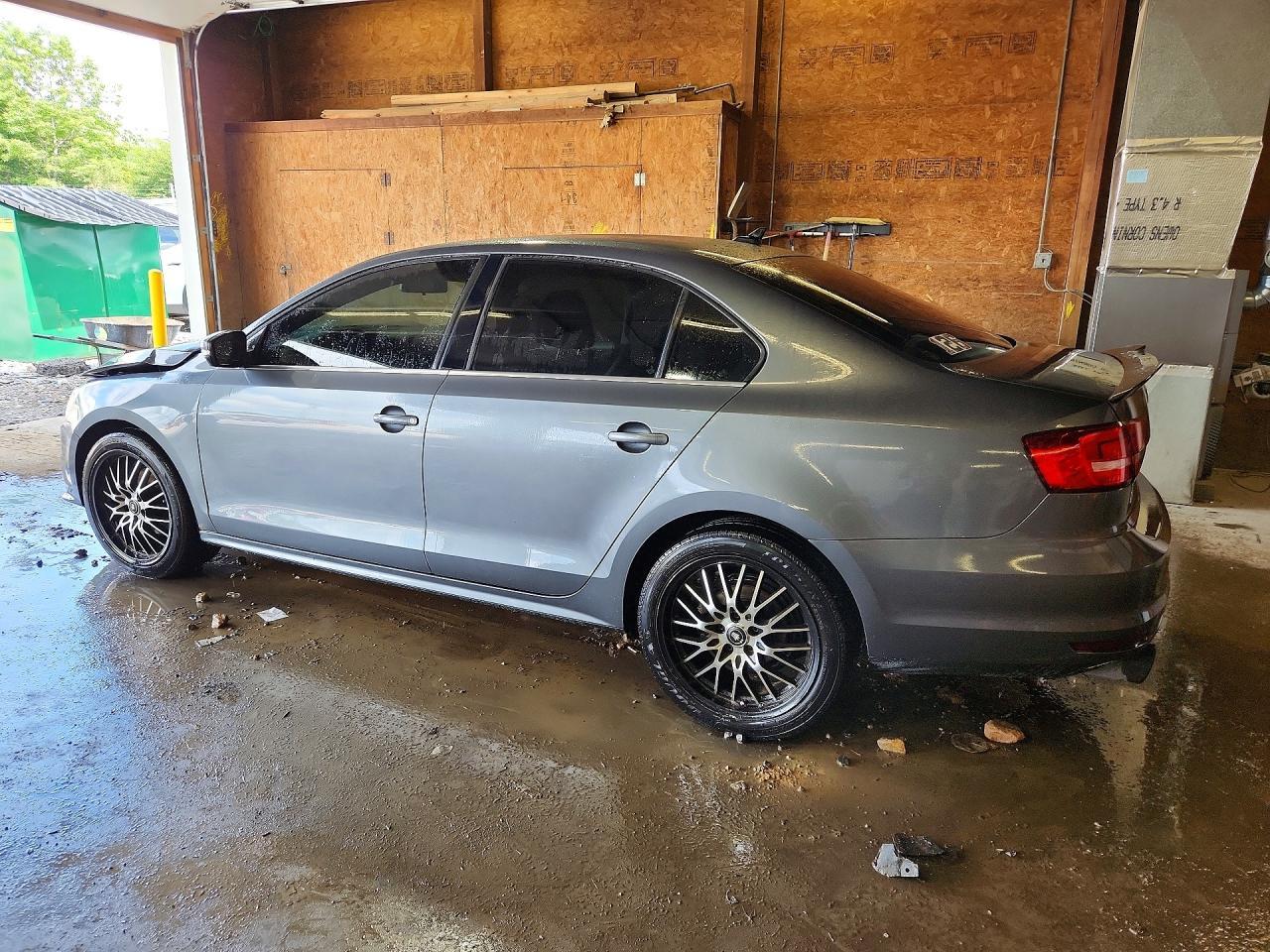 2015 Volkswagen Jetta Tdi - Image 2