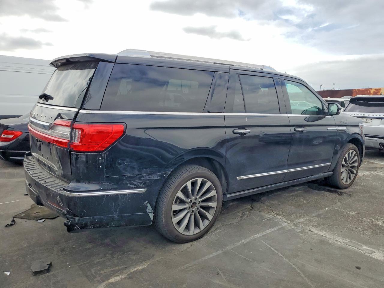 2019 Lincoln Navigator L Select - Image 3