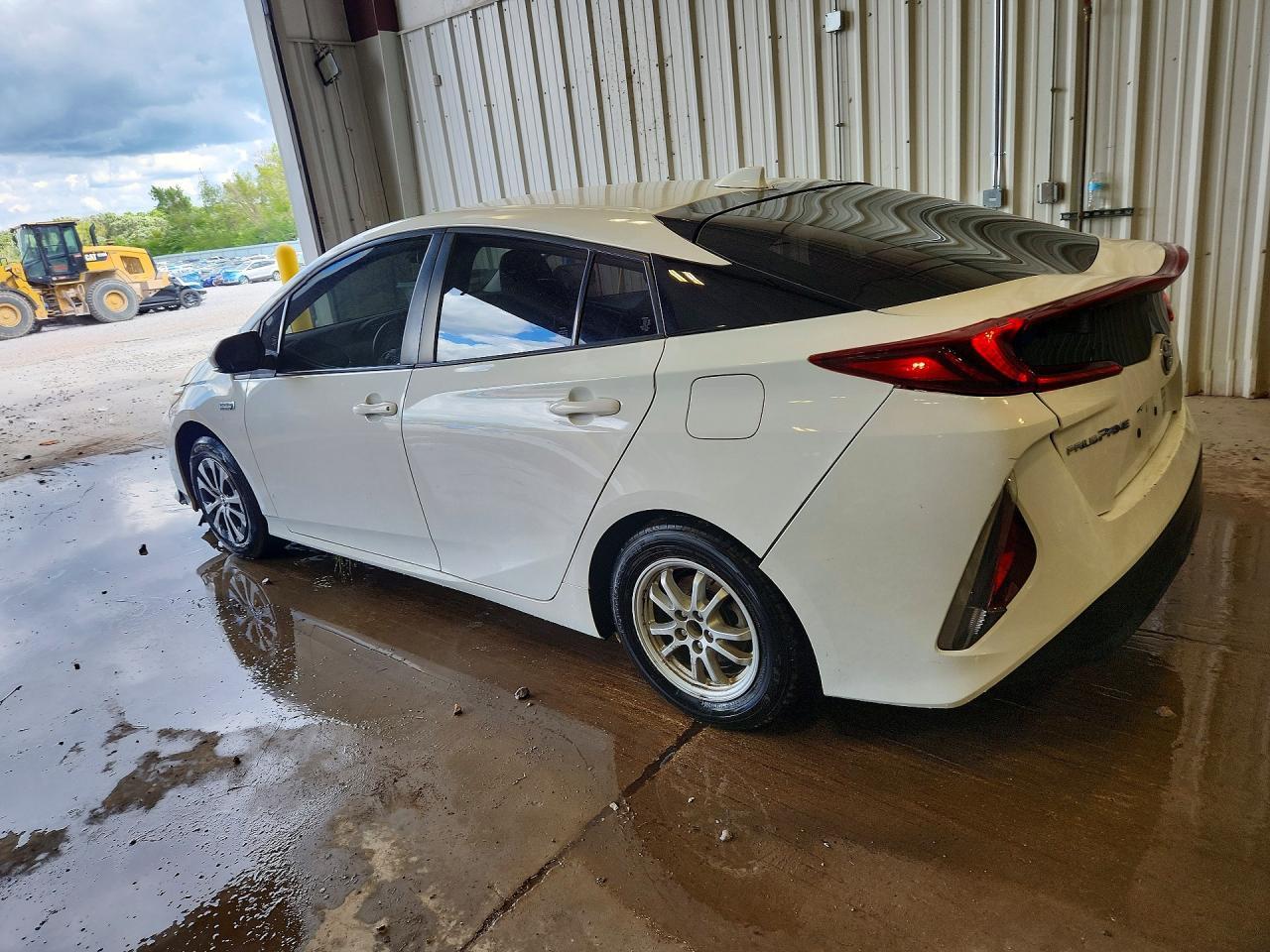 2022 Toyota Prius Prime Le - Фото 2