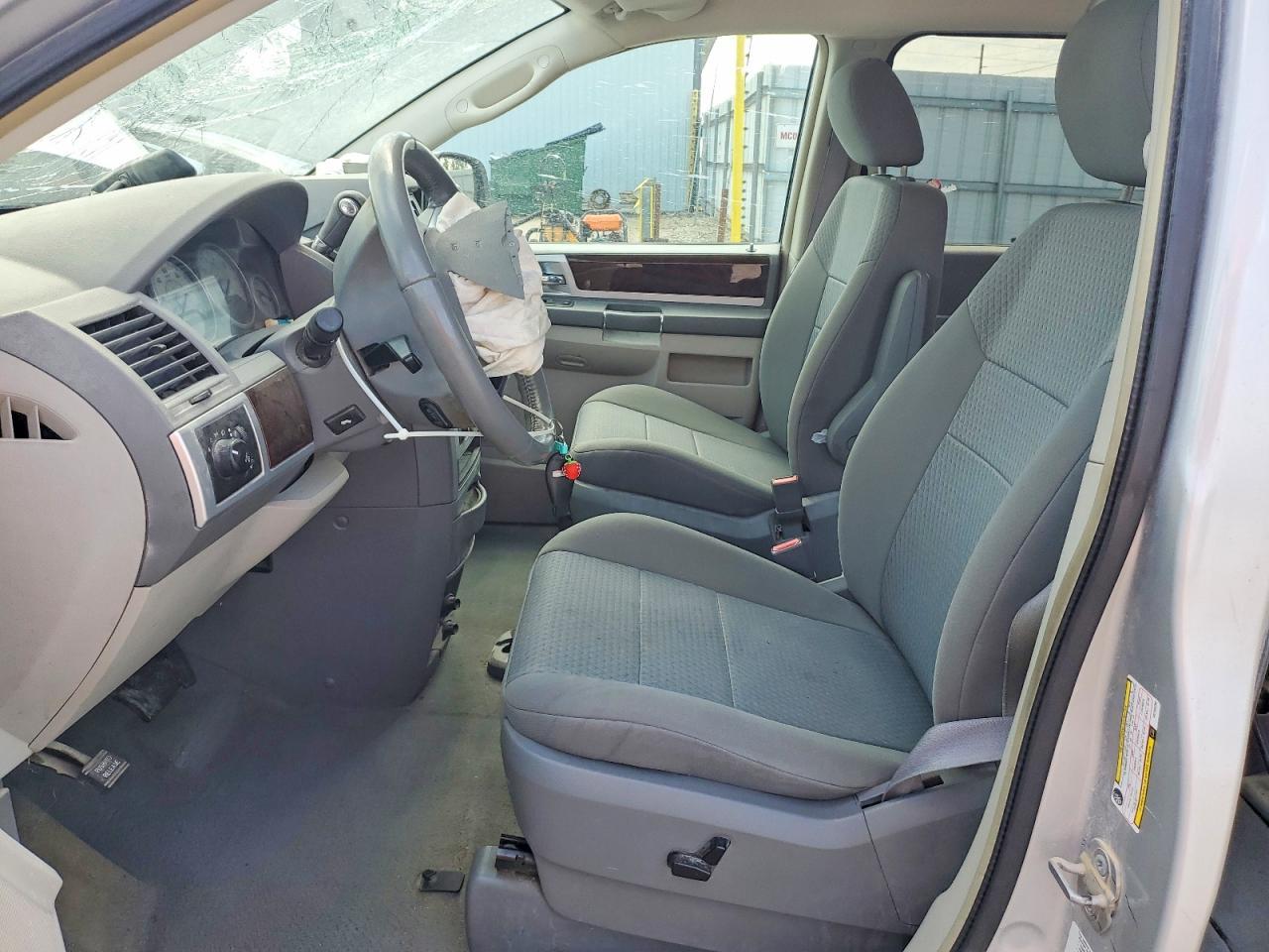 2010 Chrysler Town & Country Touring - Фото 7