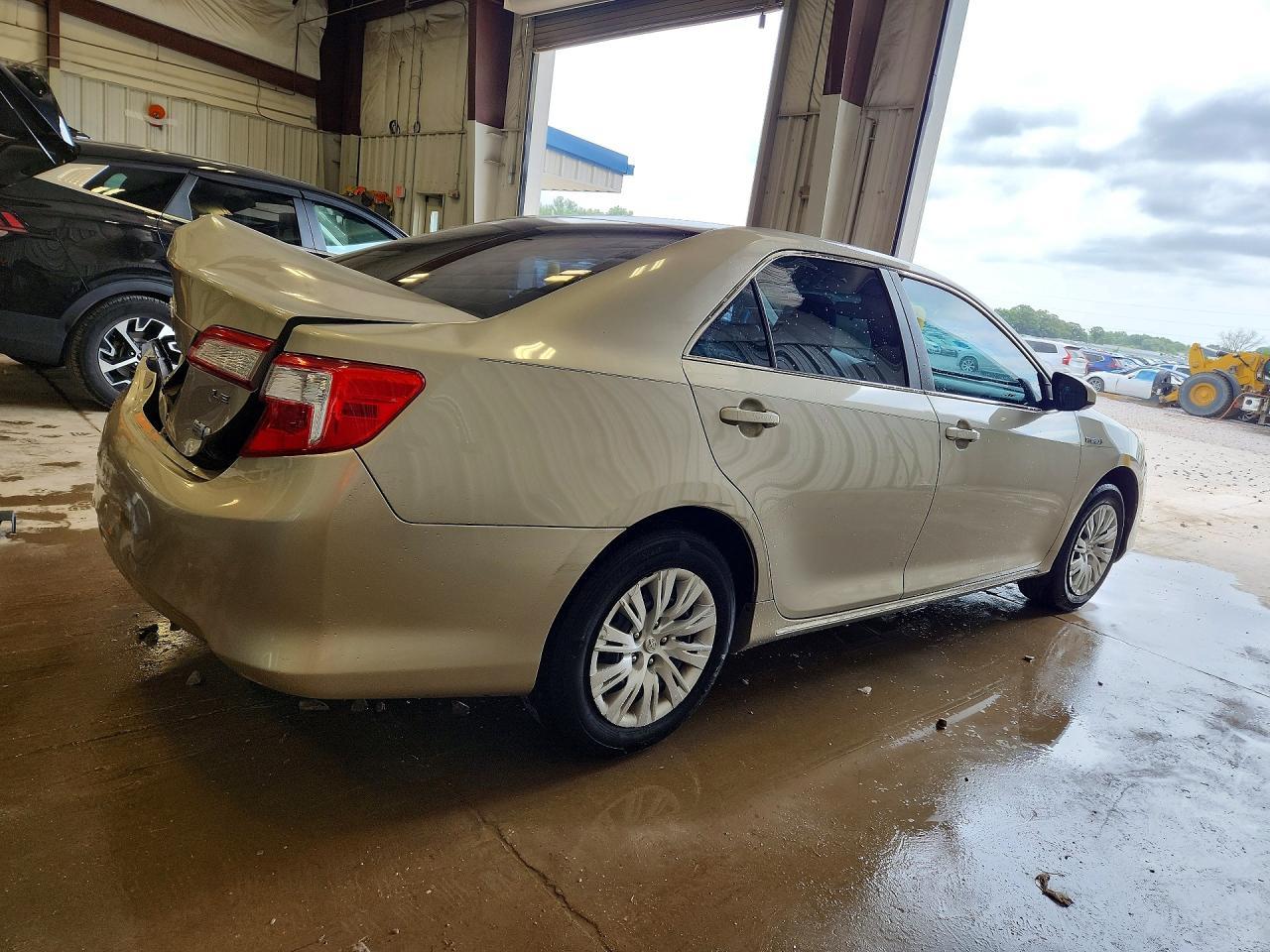 2014 Toyota Camry Hybrid Le - Фото 3