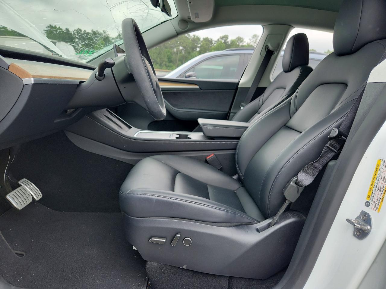 2025 Tesla Model Y - Фото 7