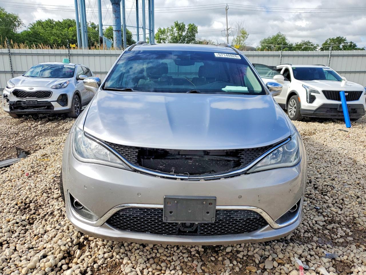 2017 Chrysler Pacifica Limited - Image 5