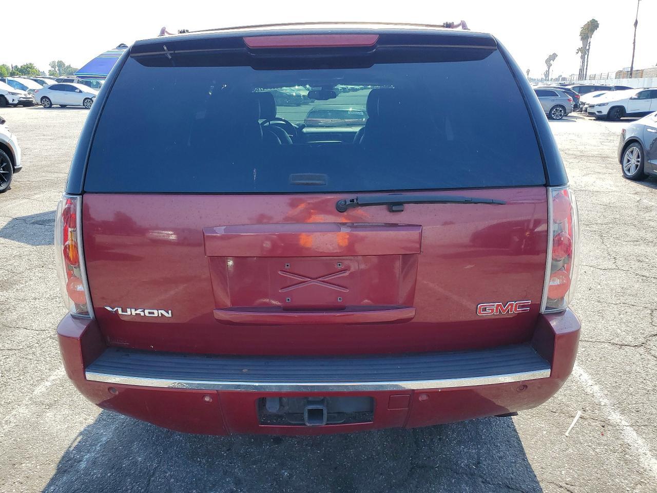 2007 GMC Yukon Denali - Image 6