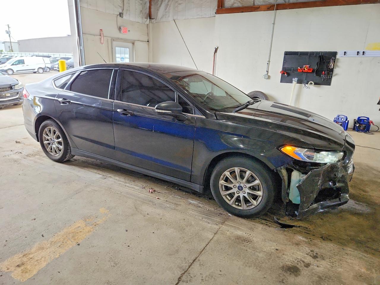 2015 Ford Fusion S - Фото 4