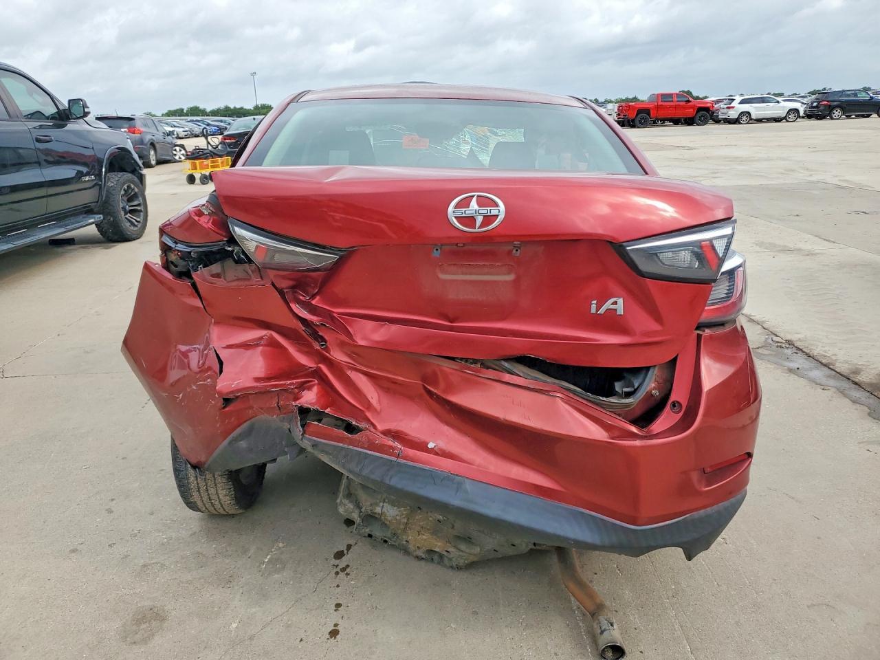 2016 Scion Ia Base - Фото 6